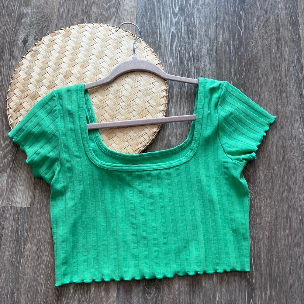 Aerie offline green ribbed lettuce trim cropped tee